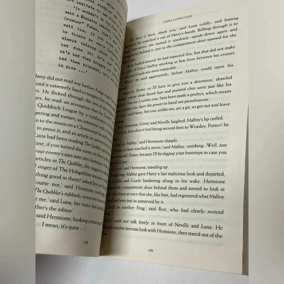 Harry Potter and the Order of the Phoenix - Book 5 | Softcover 📚 - Picture 7 of 16